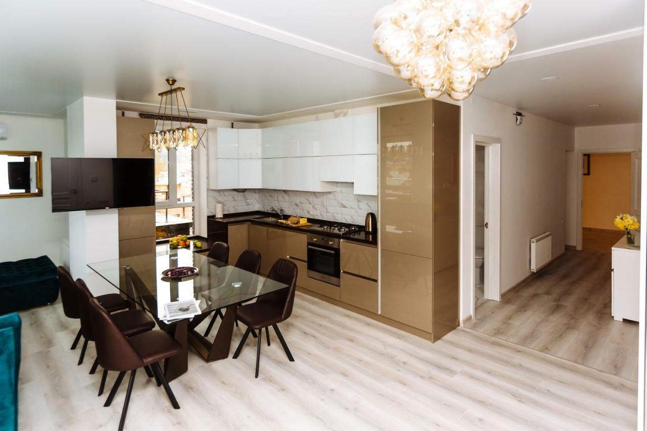 Luxury Terrace View Apartment! Lviv Exterior photo